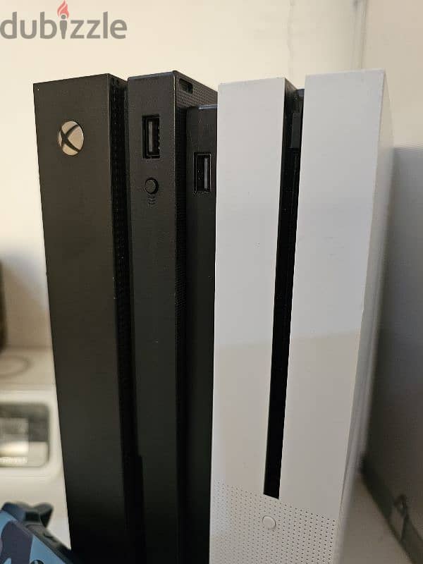 Xbox one X and Xbox one S with 2 controllers 1