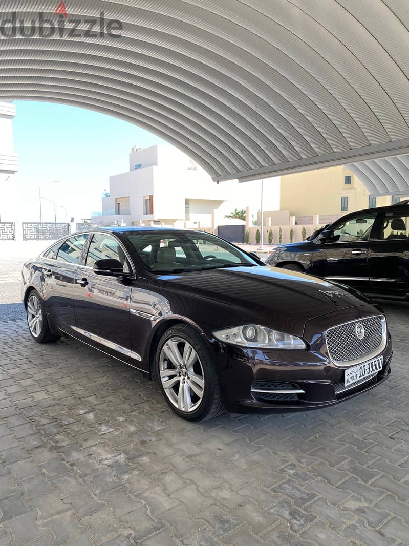 Jaguar XJ 2011 1