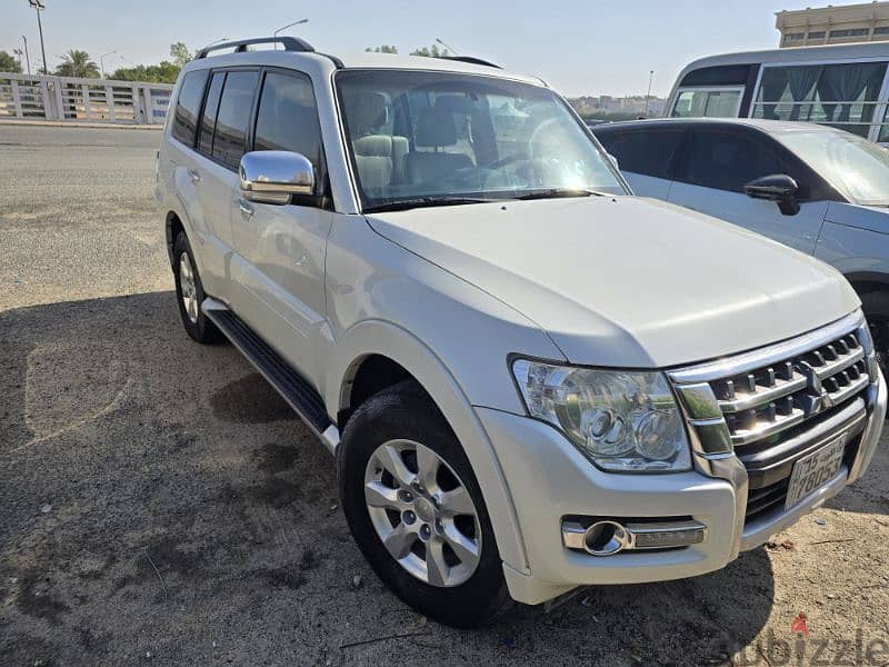 Mitsubishi Pajero 2017 1