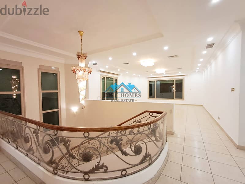 Nice and Very Spacious Six Bedrooms Villa in Surra 2