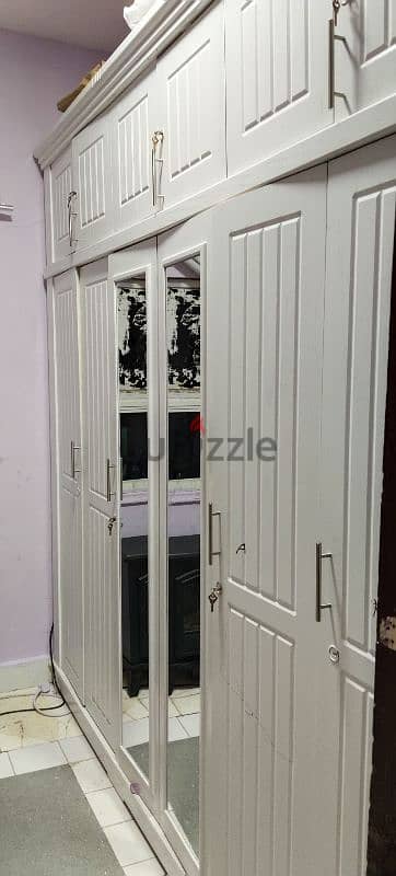 white 6 door cupboard 1