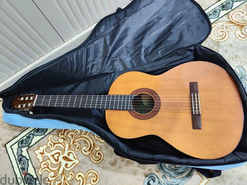 Yamaha CM40 Guitar with Case– Excellent Condition 5