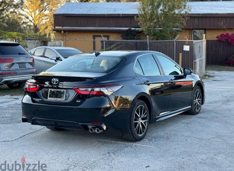 Toyota Camry 2024 SE 3