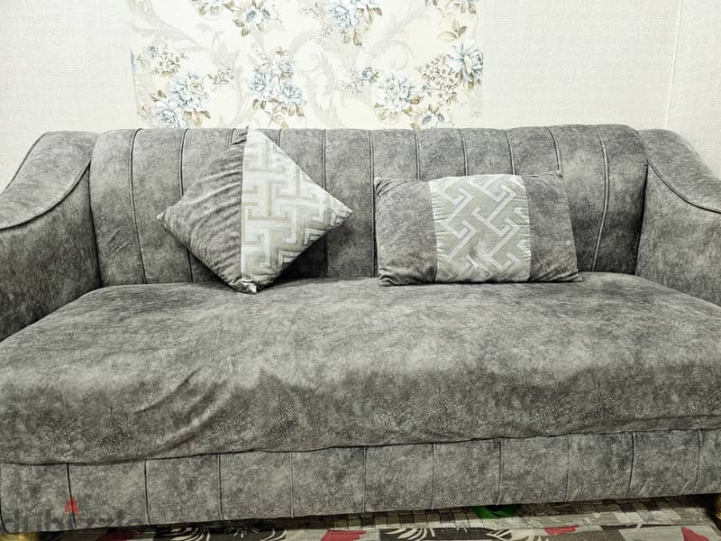 3 Seater Sofa For Sale With 2 Pillows 0