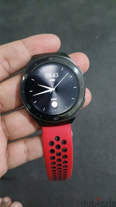 Huawei watch gt2e with charger and extra strap 2