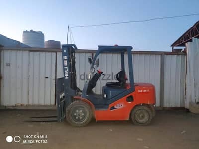 Forklifts for rent on monthly and daily basis