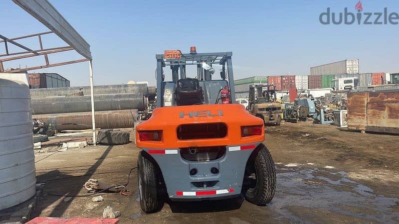 Forklifts for rent on monthly and daily basis 4