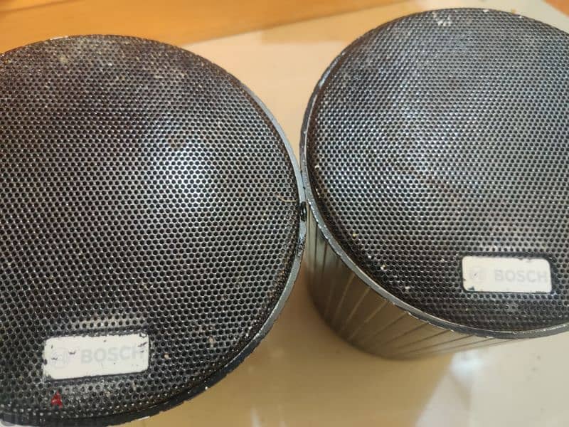 Bosch orginal satelite speakers original colour white but painted 1