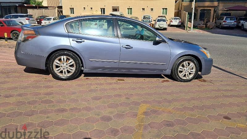 Nissan Altima 2011 V4 FAMILY USED URGENT SALE 2