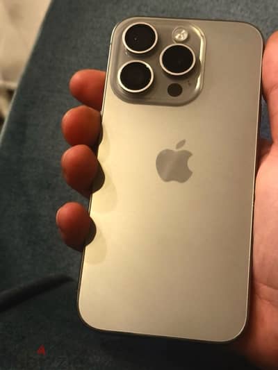 iPhone 15 pro titanium