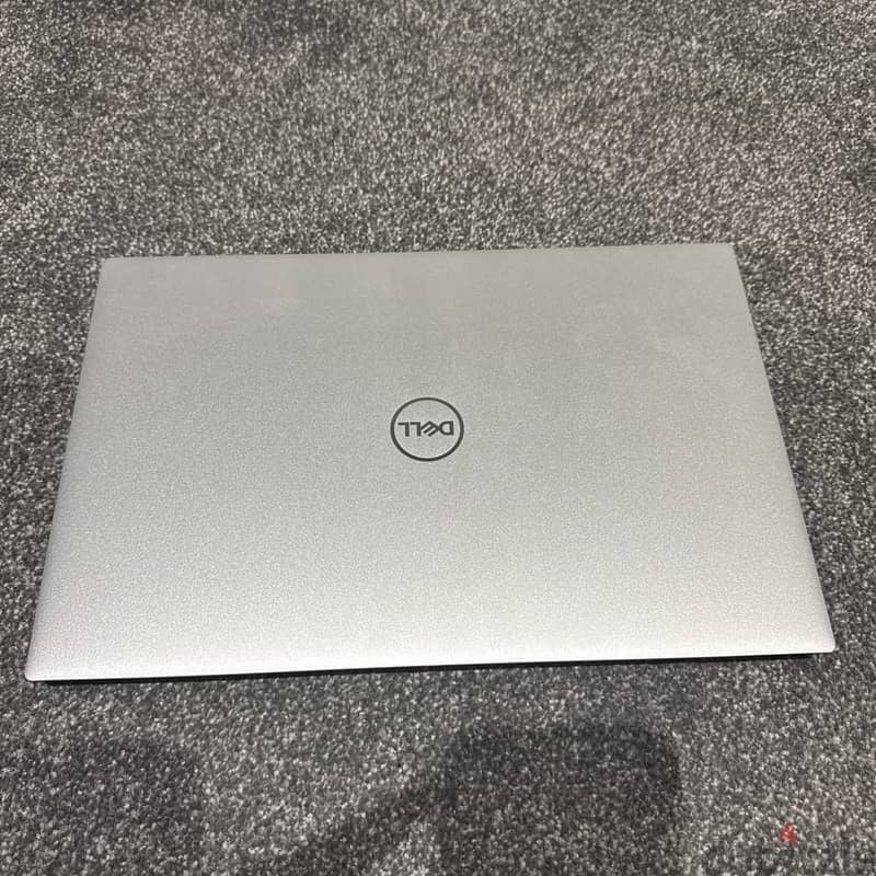 Dell XPS 15 (9530) 1