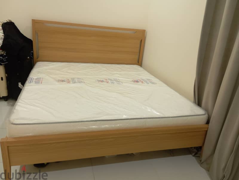 King size bed with mattress 4