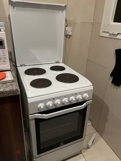 Indesit Electric Cooker - Lightly Used - Needs to be sold by Dec 24