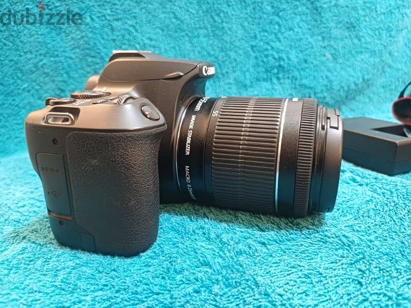 Canon 250D with kit lens 18-55mm 1