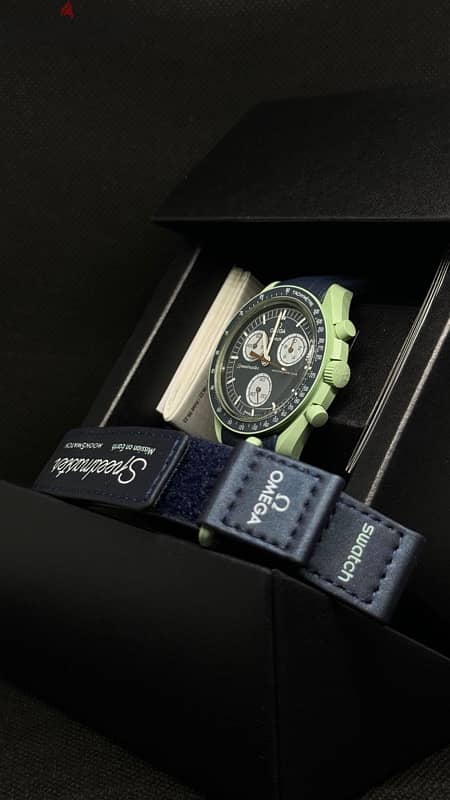 OMEGA X SWATCH MISSION TO EARTH 1