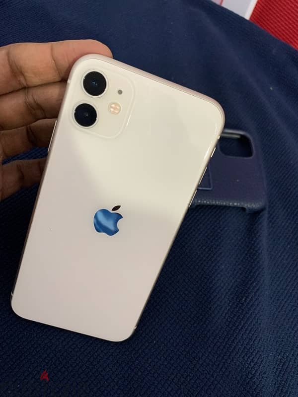 iPhone 11 . . 128gb battery 83% not open phone no change anything 10