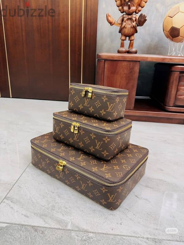 LV makeup bag set 1