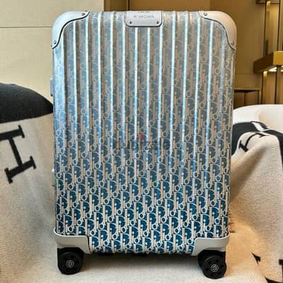 Rimowa and Diro luggage cabin size