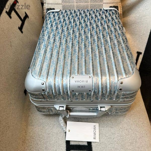 Rimowa and Diro luggage cabin size 2