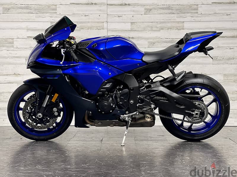 Yamaha R1 1