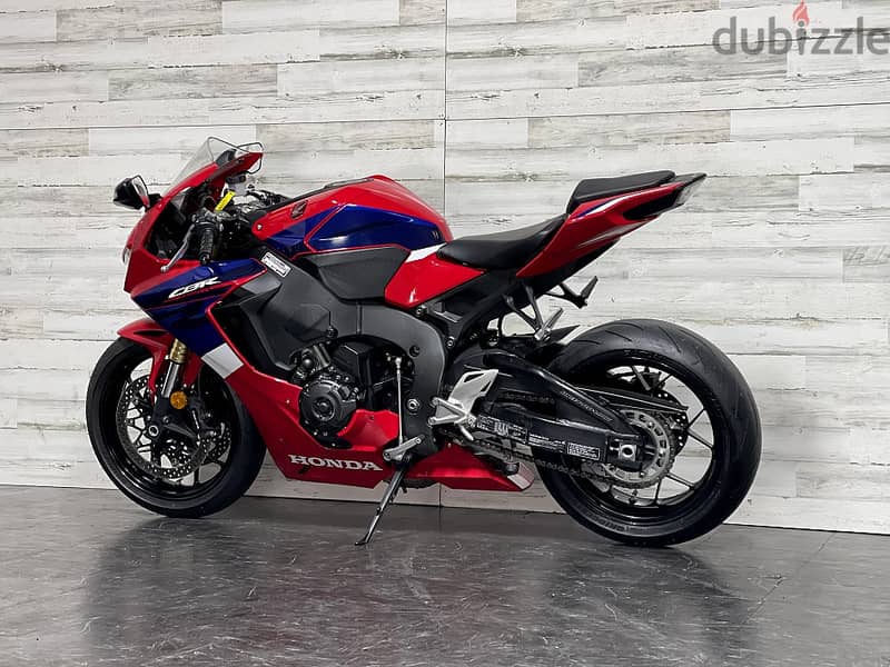 Honda CBR 1000RR 2023 3