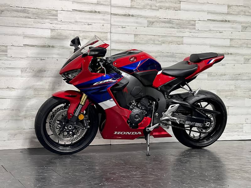 Honda CBR 1000RR 2023 4