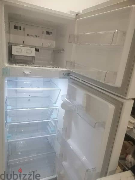 LG double door fridge very good condition for sale in mangaf block 4. 1