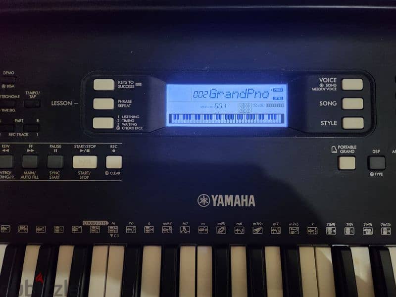 Yamaha PSR-E373 2