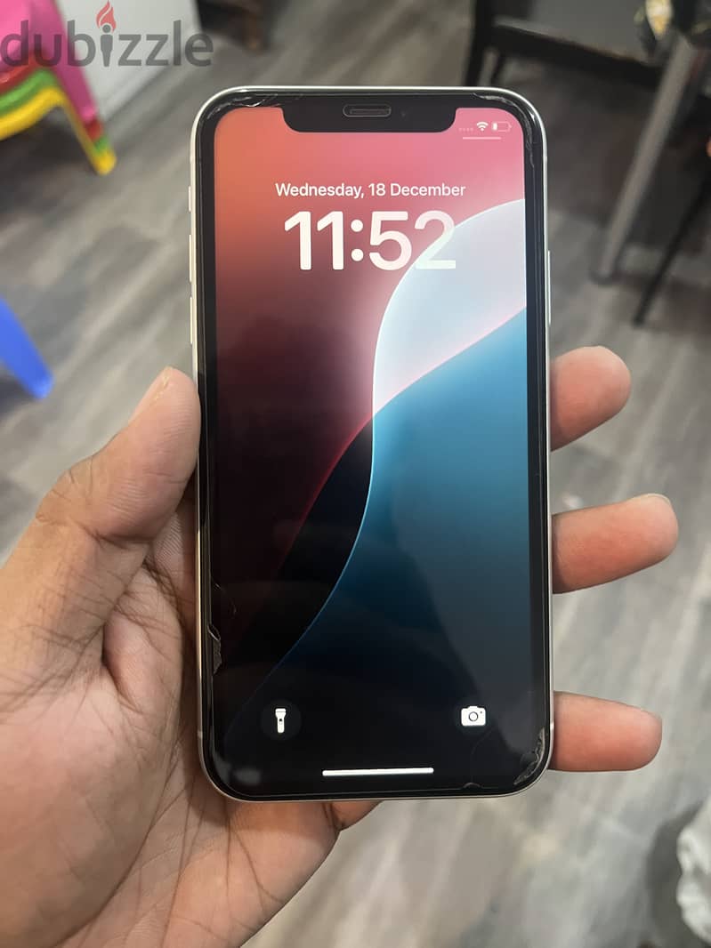 Apple - iPhone XR 0