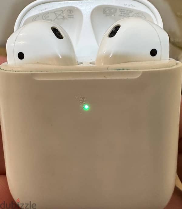 Apple airpod 2 with wirless charging case 1