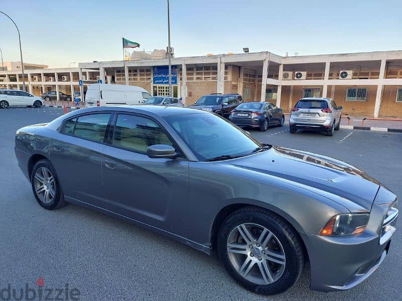 Dodge Charger 2012 excellent condition 1