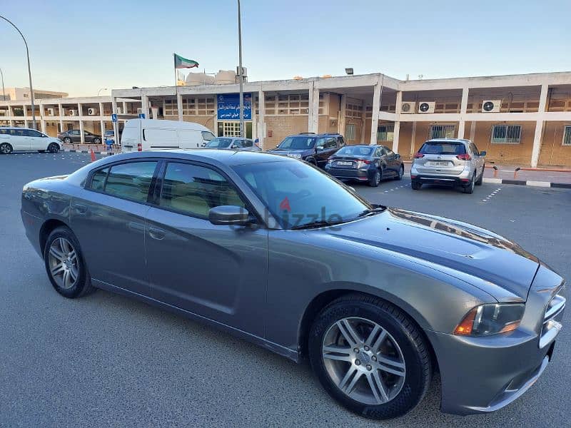 Dodge Charger 2012 excellent condition 2