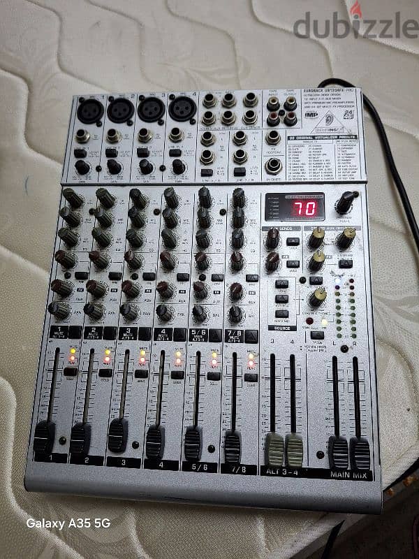 bheringer 8 chanel mixer all chanel working good. 7