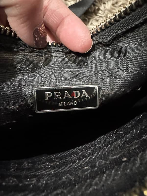 Original Prada Re-Edition 2005 leather cross bag and shoulder bag 1