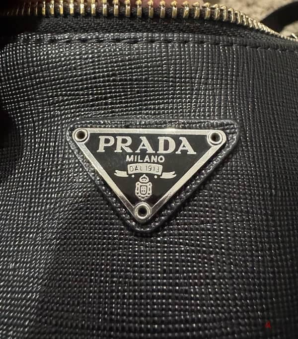 Original Prada Re-Edition 2005 leather cross bag and shoulder bag 2