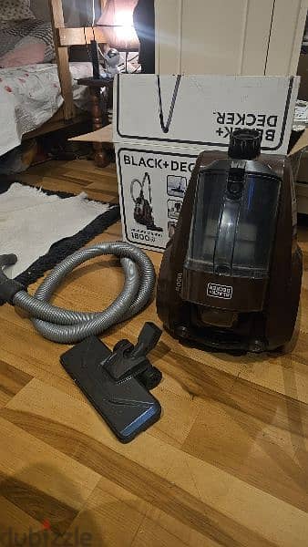 Black & Decker 1800W Vacuum Cleaner 0