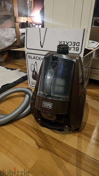 Black & Decker 1800W Vacuum Cleaner 1