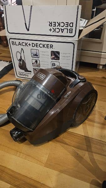 Black & Decker 1800W Vacuum Cleaner 2