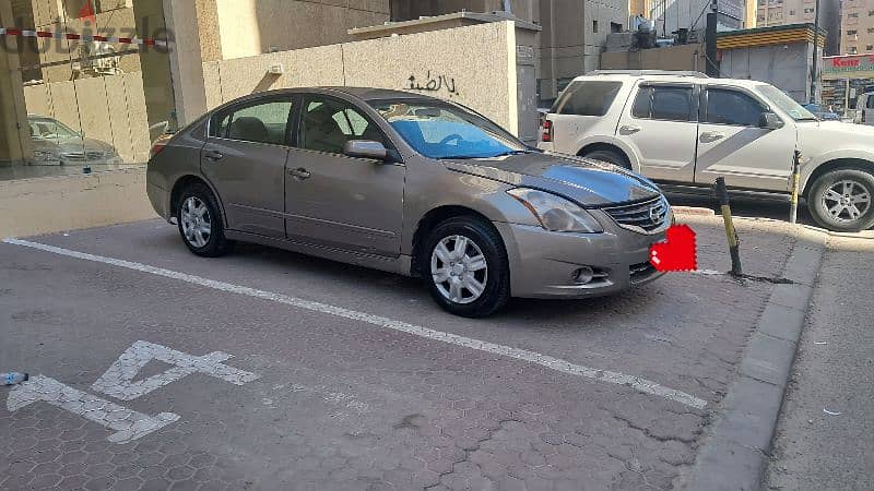 Nissan Altima 2011  V4 FAMILY USED URGENT SALE 6