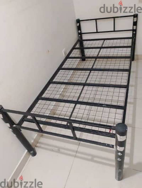 iron bed 0