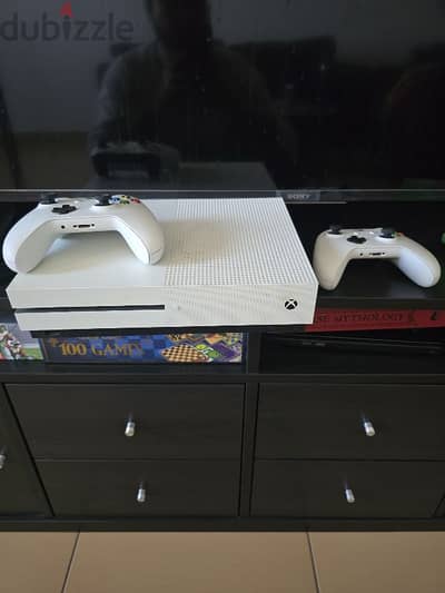 Xbox one s with extra controller and 4 games