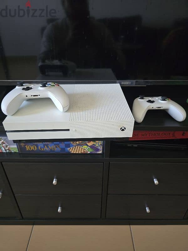 Xbox one s with extra controller and 4 games 0