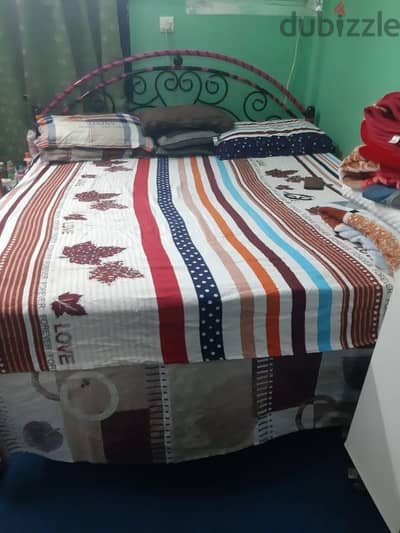 hello every one how are you I m selling myking size bed. .