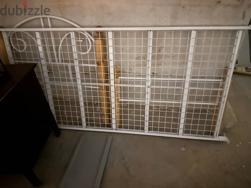 Single cot with medical mattress in very good condition . 2