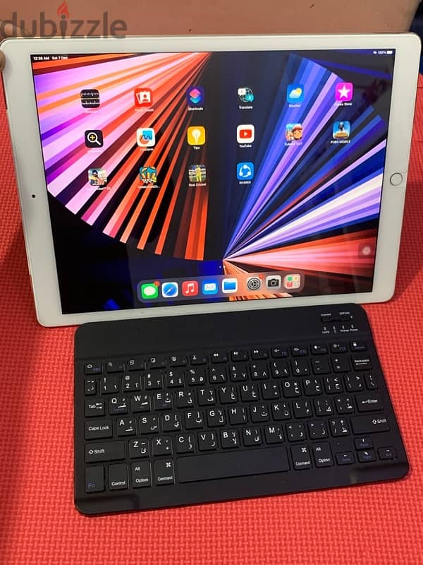 iPad Pro 128gb 12.9 inch screen big screen size sim and Wi-Fi works 5