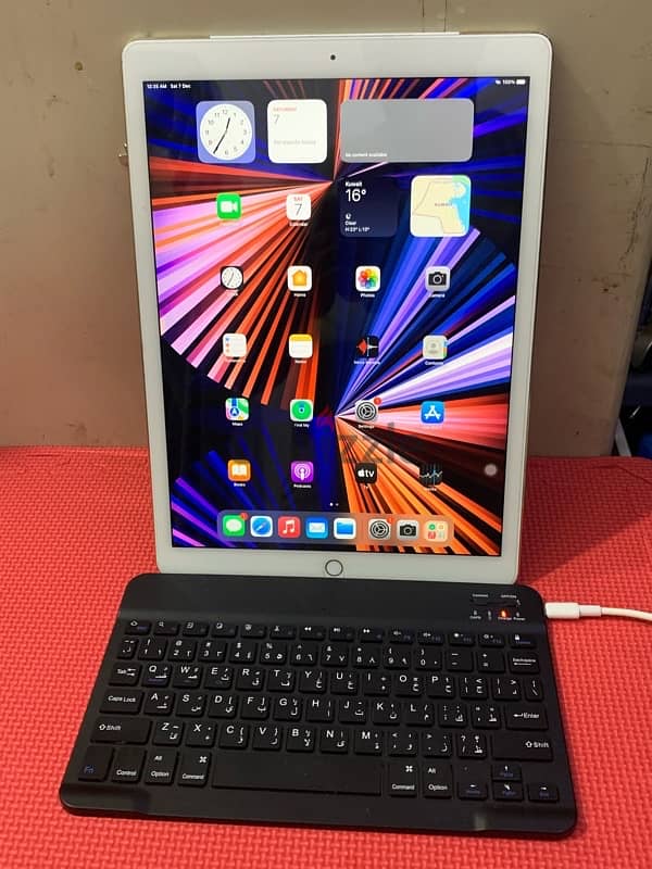 iPad Pro 128gb 12.9 inch screen big screen size sim and Wi-Fi works 9