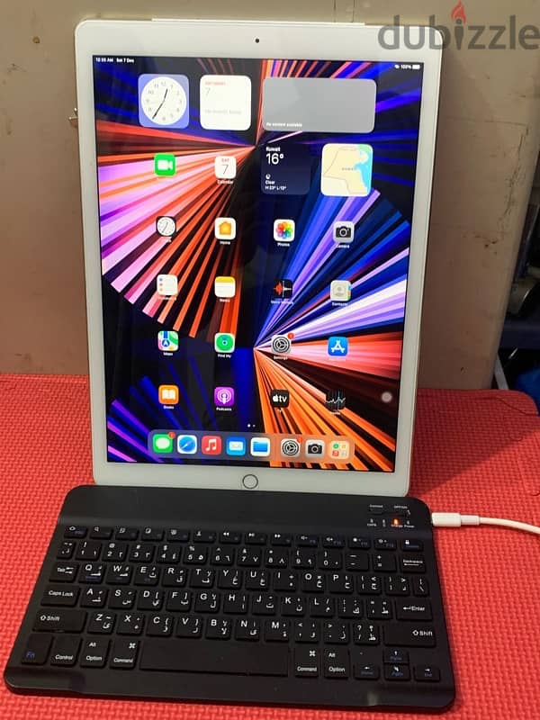 iPad Pro 128gb 12.9 inch screen big screen size sim and Wi-Fi works 10