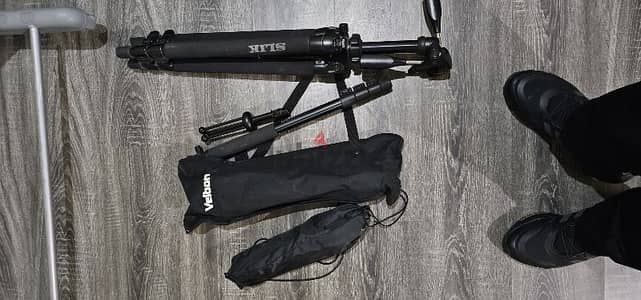 Tripods and Selfie sticks for sale for DSLR cameras