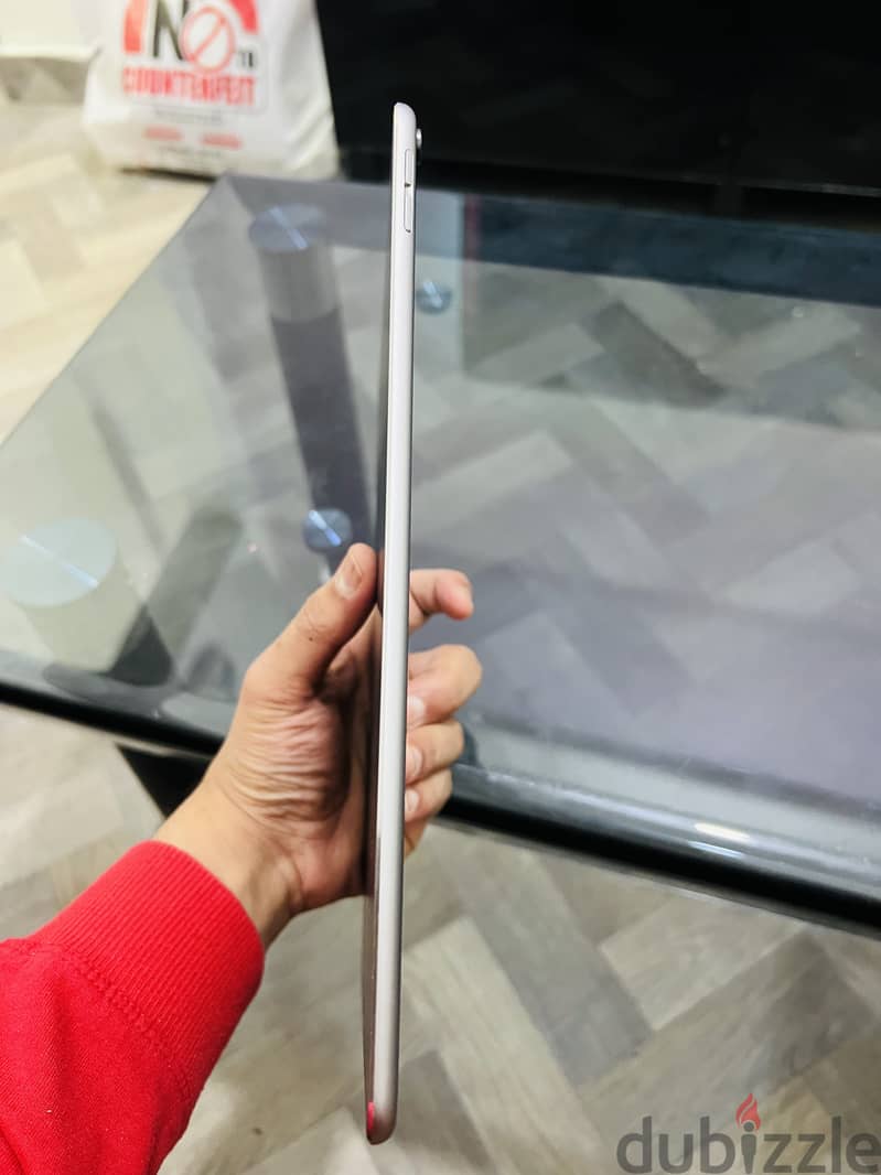 Ipad pro 10.5inch 64gb excellent condition 2