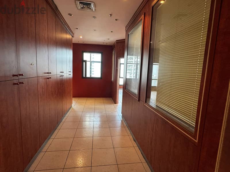 للايجار مكتب فى الشرق مدينة الكويت  175 مFor rent an office 3